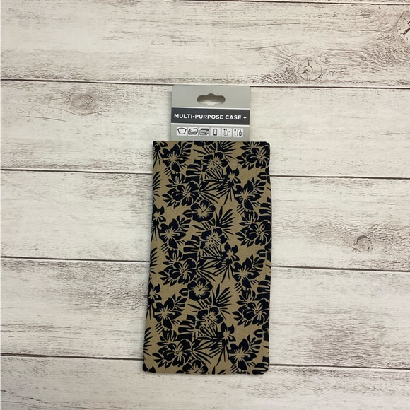 Eyewear case . - Picture 1 of 3